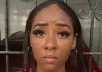 Mulher é presa com moto clonada e maconha na Barra