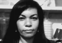 Mulher morre eletrocutada em extensão usada para ligar tanquinho na Bahia imagem