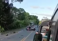 Mulher morre em capotamento ao desviar de carro na contramão na BR-101 imagem
