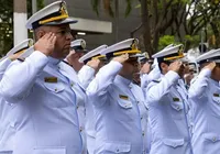 Nem sabão, nem máquina: o método da Marinha para roupas brancas