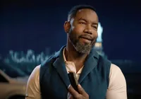 O filme de ação explosivo da Netflix que está dominando o TOP 10 imagem