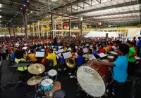 Orquestra Neojiba faz concerto inédito dentro da fábrica da BYD imagem