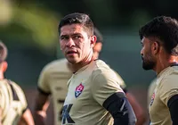 Osvaldo reconhece atuação ruim do Vitória em goleada: "Displicente" imagem