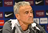 PSG vive ano de ouro e planeja contrato vitalício para treinador imagem