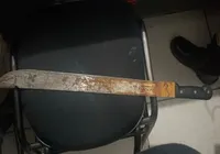 Pai ataca padre com facão após comentários sobre suas filhas