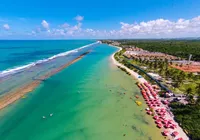 Praia brasileira esconde a maior piscina natural da América Latina