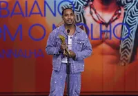 Premiado, O Kanalha é recebido com festa no aeroporto de Salvador