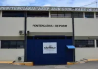 Presos mutilam corpo de detento morto e picham parede com sangue