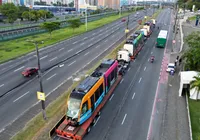 Primeiro trem do VLT é entregue em Salvador e promete 80km de trilhos imagem