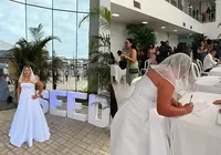 Professora surpreende ao tomar posse em concurso vestida de noiva