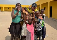 Projeto social da África é suspenso após confusão com blogueiras imagem