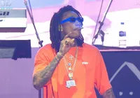 Rapper famoso é condenado por fumar maconha durante show imagem