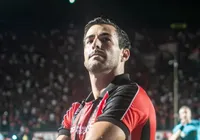 Raúl Cáceres recebe recado de ex-meia do Bahia após deixar o Vitória imagem