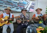 Repentistas unem gerações e encantam com cultura nordestina na Fenagro