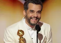 Rubro-negro declarado, Wagner Moura é homenageado pelo Vitória imagem