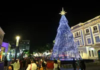 Salvador inicia festejos de Natal com missa, desfile e show de luzes