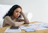 Tá devendo? Nova lei pode bloquear seu cartão e sua conta bancária