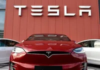 Tesla tropeça em 2025 e perde liderança para rival chinesa BYD imagem