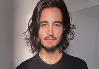 Tiago Iorc revela que mãe pensou em abortá-lo imagem