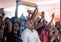 Torcida realiza AeroNego e apoia delegação antes de jogo do Vitória