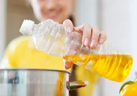 Truque barato com vinagre acaba com o mau cheiro em casa