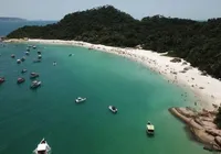 Turista dos EUA é agredido por banhistas após filmar mulher em praia imagem