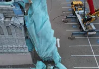 Vendaval derruba estátua da Havan; peça custava cerca de R$ 1 milhão