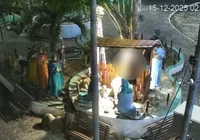 Vídeo: mulher é presa após destruir imagem de santo em presépio