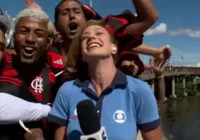 Vídeo: torcedor do Flamengo puxa cabelo de repórter da Globo ao vivo