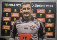 Vitória costura permanência de goleiro e pode envolver volante; veja imagem
