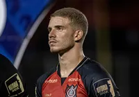 Volante que pertence ao Vitória chama atenção de time paulista imagem