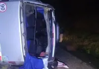 Acidente com ônibus de saúde da prefeitura deixa 2 mortos e 17 feridos