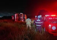 Acidente com ônibus de viagem deixa 12 feridos na Bahia