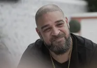 Adriano Imperador faz alerta após mãe perder R$ 15 mil em golpe com IA imagem