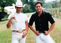 Após quase 30 anos, Leonardo ainda cuida do túmulo de Leandro imagem