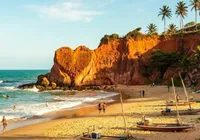 Balneário no Nordeste atrai turistas por praias de águas cristalinas