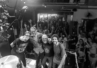 Banda baiana celebra 20 anos de disco com reencontro em Salvador imagem