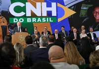 Brasileiros aprovam acordo Mercosul-UE e nova CNH, mas divergem sobre Maduro