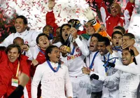 Campeão mundial pelo Internacional é agredido por policiais