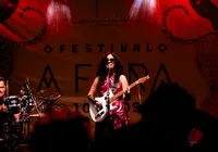 Cantora Andrezza faz show gratuito e celebra novos caminhos musicais imagem