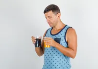 Carnaval aumenta riscos nocivos da mistura de álcool e energético imagem