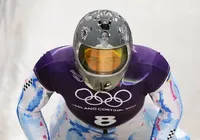 COI impede ucraniano de usar capacete que homenageia atletas mortos na guerra