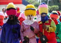 Cornos e vampirinhas dominam Fuzuê em fantasias inusitadas