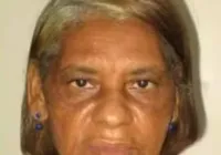 Corpo de idosa morta a facadas é encontrado em quintal de casa