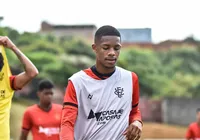 Cria do Vitória brilha na Europa e renova com clube até 2030 imagem