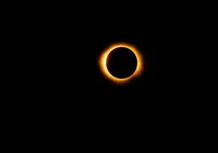 Cuidado ao olhar: Fenômeno raro transforma o Sol em fevereiro imagem