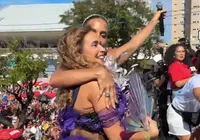 Daniela Mercury se emociona com homenagem de Ivete: "O axé está aqui" imagem