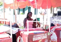 Do Natal ao Carnaval: a ambulante que faz do 'corre' sua maior alegria imagem