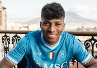 Do Vitória à Europa: saiba como atacante saiu da Série C para o Napoli