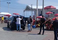 Dois homens são presos por extorquir turistas no Farol da Barra imagem